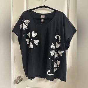 Chico’s Floral Cutouts Dolman-Sleeve Tee Size 3 Scoop Neck Short Sleeve Black